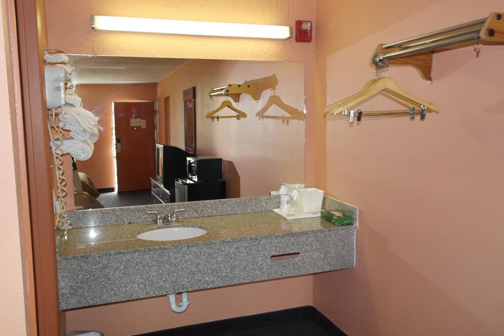 Americas Best Value Inn And Suites Knoxville Zewnętrze zdjęcie